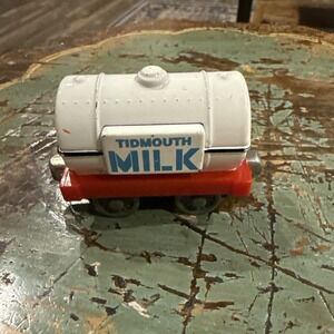 Thomas Train & Friends Take N Play Along 2003 Tidmouth Milk Tanker Diecast